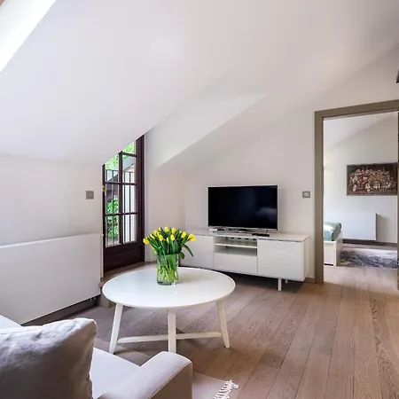 Tyzenhauz ヴィラ *