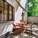 Tyzenhauz *