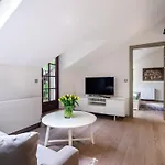 Tyzenhauz Villa *